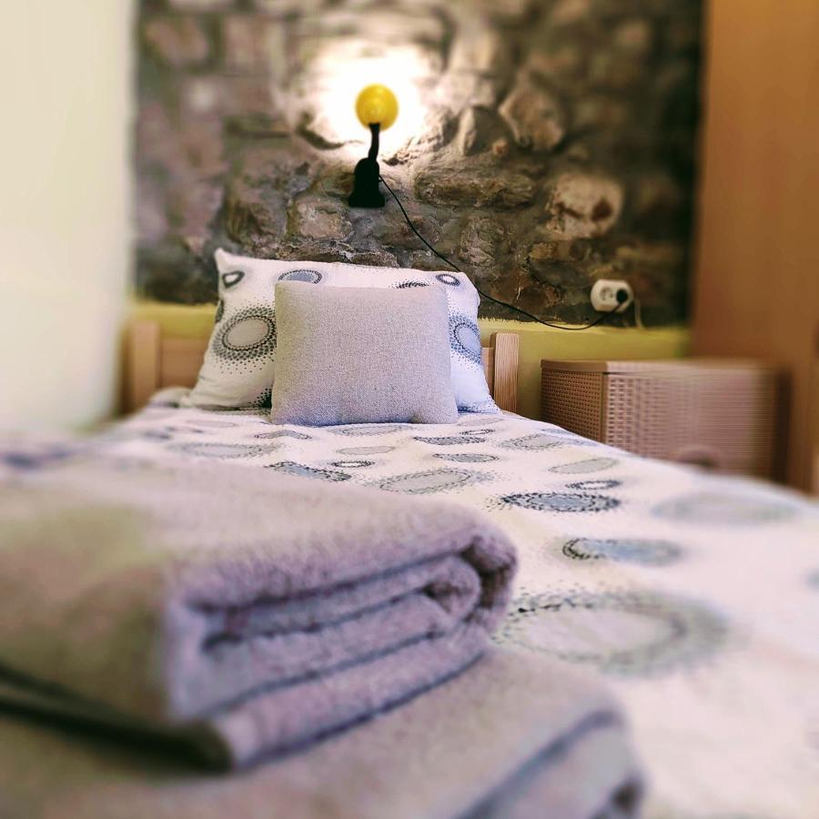 Authentic Guest Stay In The Heart Of Veliko Tarnovo Студио С Изглед Към Царевец Exterior photo